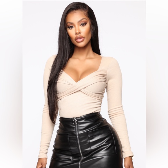 Fashion Nova twisted for you top - Picture 4 of 4